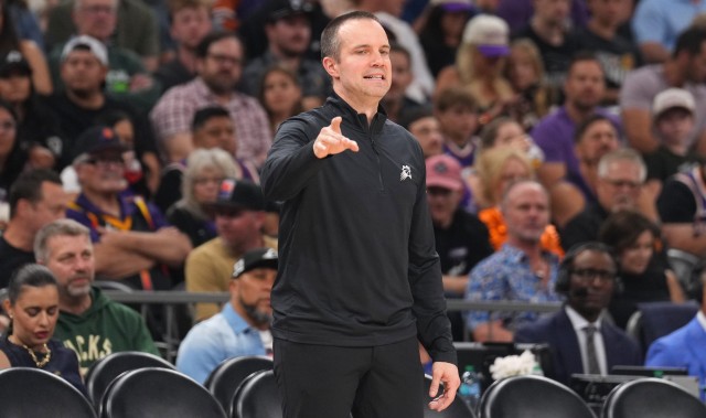 背靠背对阵独行侠！奥特：会评估球员情况决定是否安排轮休