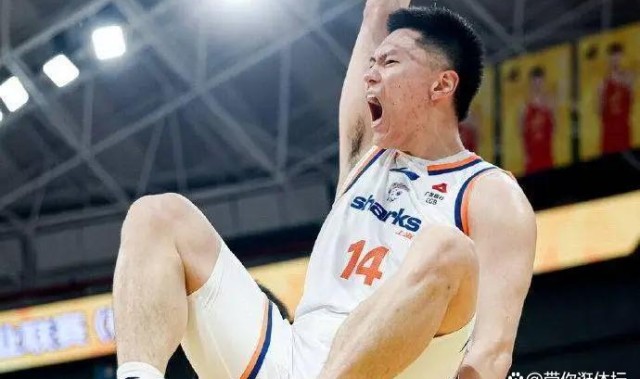乐鱼中国-“国产锡安”化身篮板狂人李弘权从综艺红人到总决赛奇兵