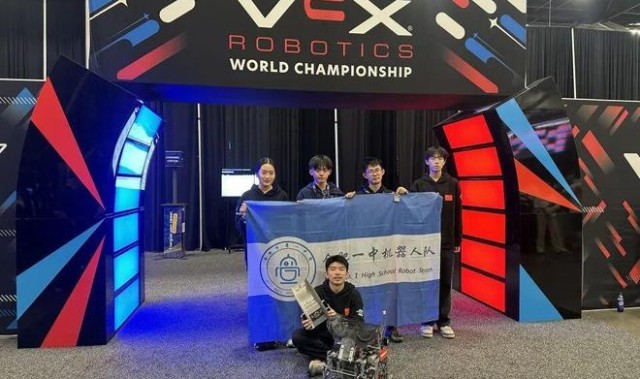 乐鱼网页版-祝贺！合肥一中学子，勇夺亚军|世锦赛|vex机器人世界锦标赛|世界锦标赛|圣路易斯|合肥市_新浪体育_新浪新闻