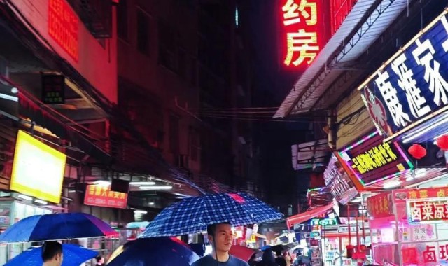 乐鱼-儿子深夜生幻觉屡次性侵母亲，妇女终于无法忍受，凌晨挥刀